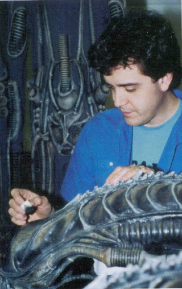 Tom putting some touches on an Alien from James Cameron's sequel.